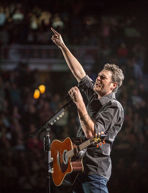 Blake Shelton Did Alan Jackson Justice With This Electric Cover of 'Dallas