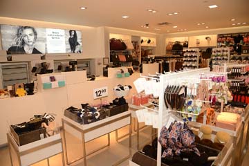 Retailer H&M makes lively debut at Governor's Square