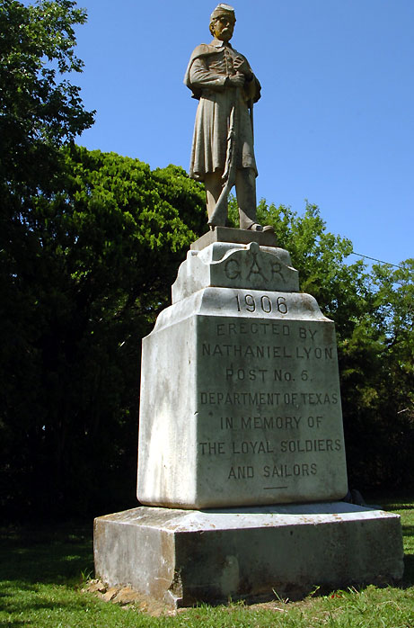 UNT faculty member publishes book on Texas’ Civil War monuments - North ...